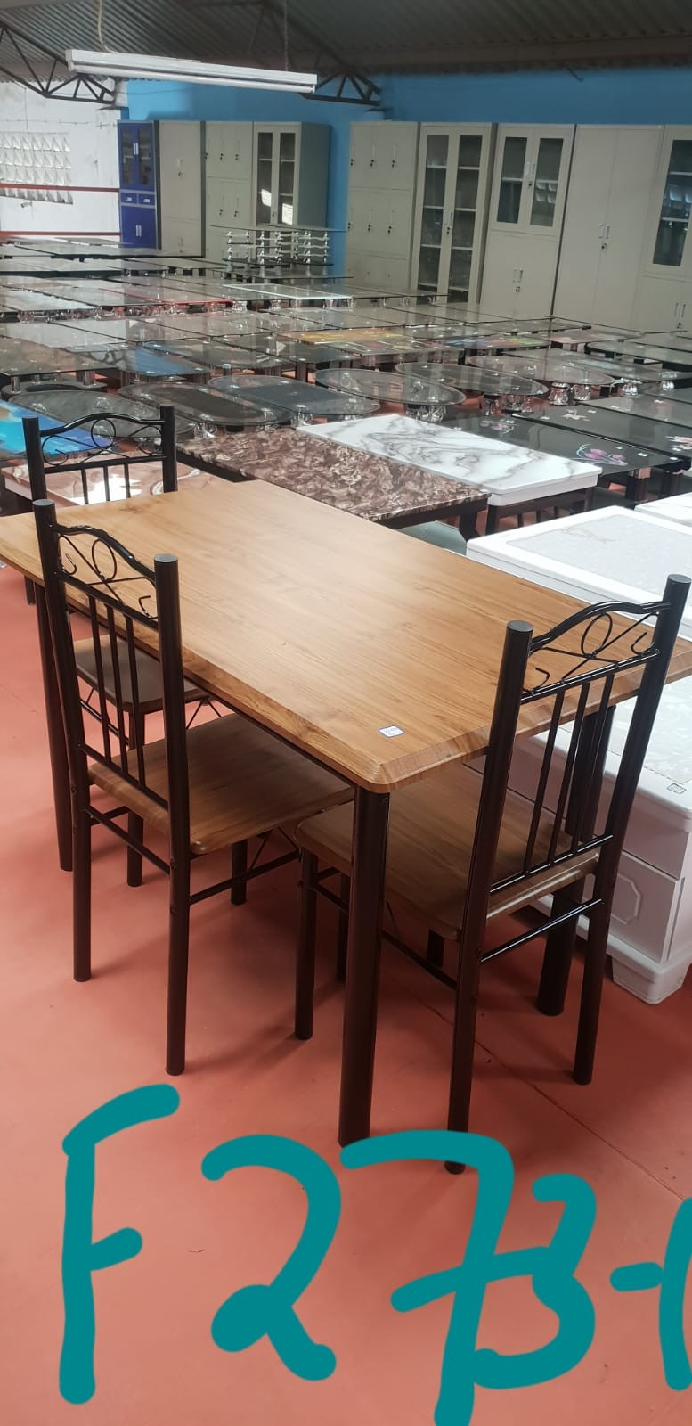 Oak-Look 4-Seater Dining Set – Dark Metal Frame with Scrolled Chairs